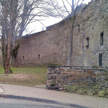 Ferienwohnung "An Der Stadtmauer" Andernach Bagian luar foto